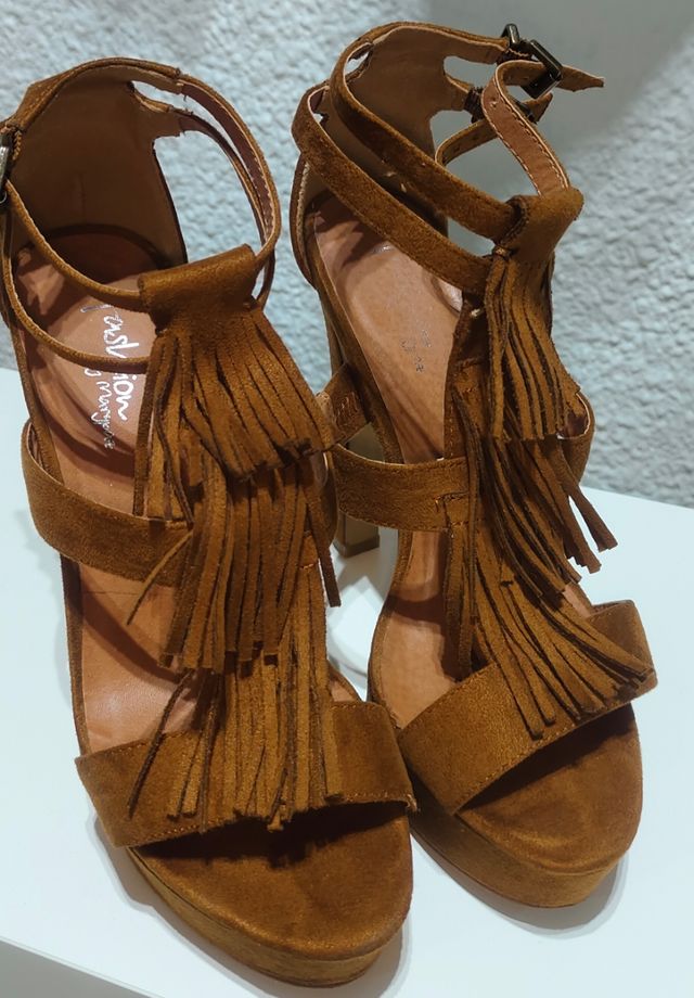 Zapato tacón Marypaz camel flecos talla 38