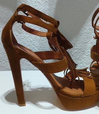 Zapato tacón Marypaz camel flecos talla 38