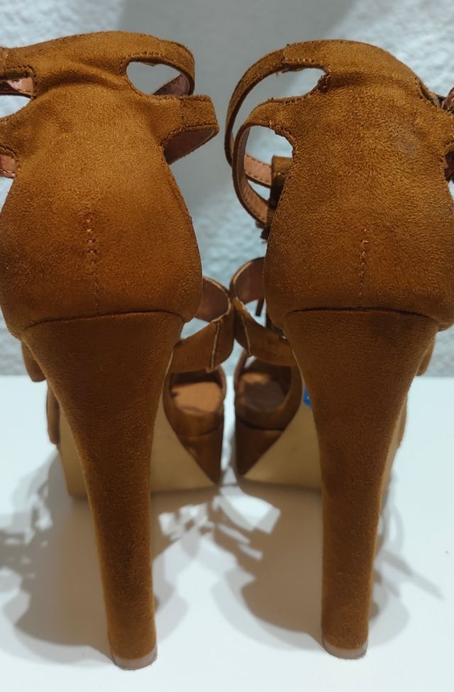 Zapato tacón Marypaz camel flecos talla 38