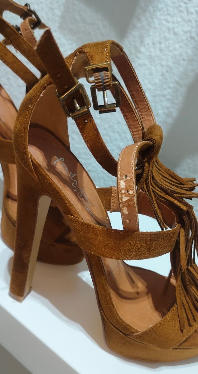 Zapato tacón Marypaz camel flecos talla 38