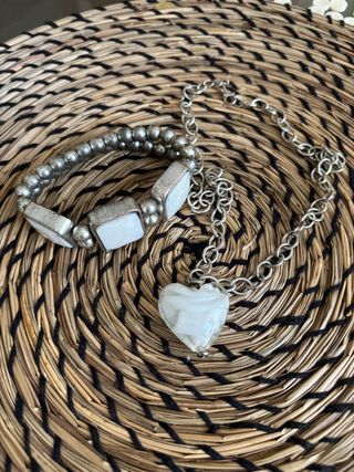 Conjunto collar corazón  y pulsera.