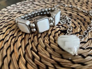 Conjunto collar corazón  y pulsera.