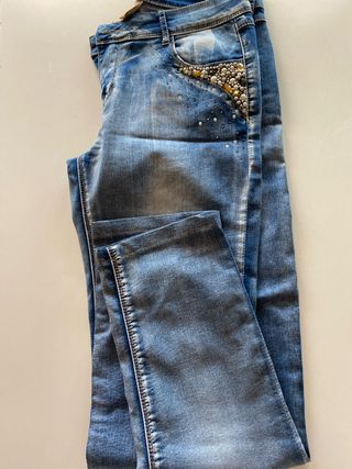 Pantalón vaquero con pedrería