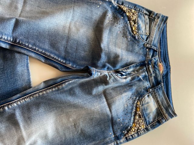 Pantalón vaquero con pedrería