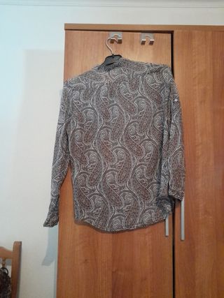 Blusa estampada beige y marrón Talla XL