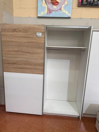 Armario puertas correderas madera y blanco