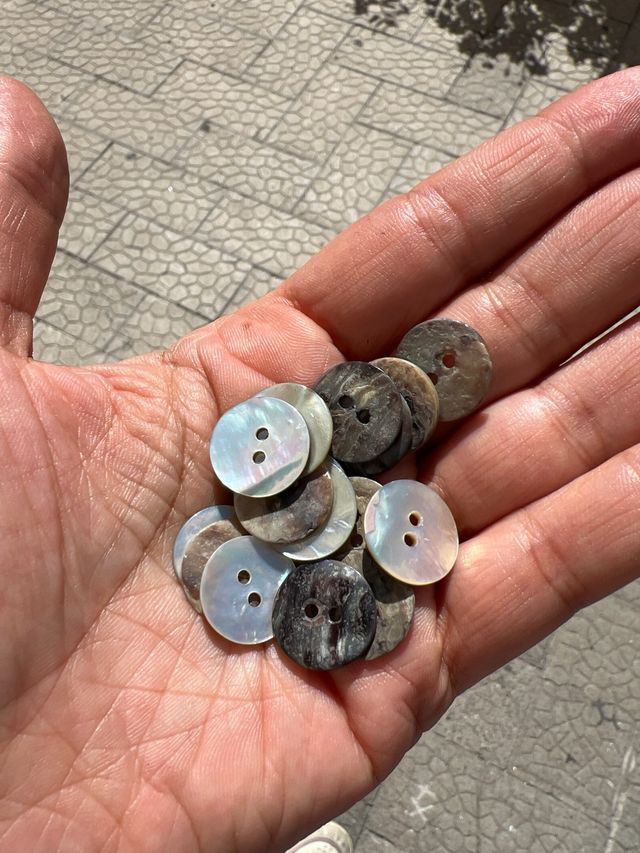 100 Bottoni Madreperla 2 Fori