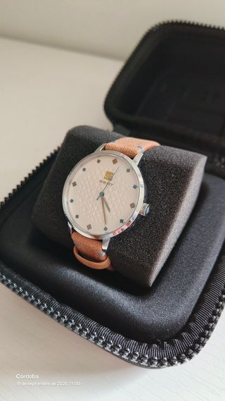 Reloj Mujer Plateado, nuevo.