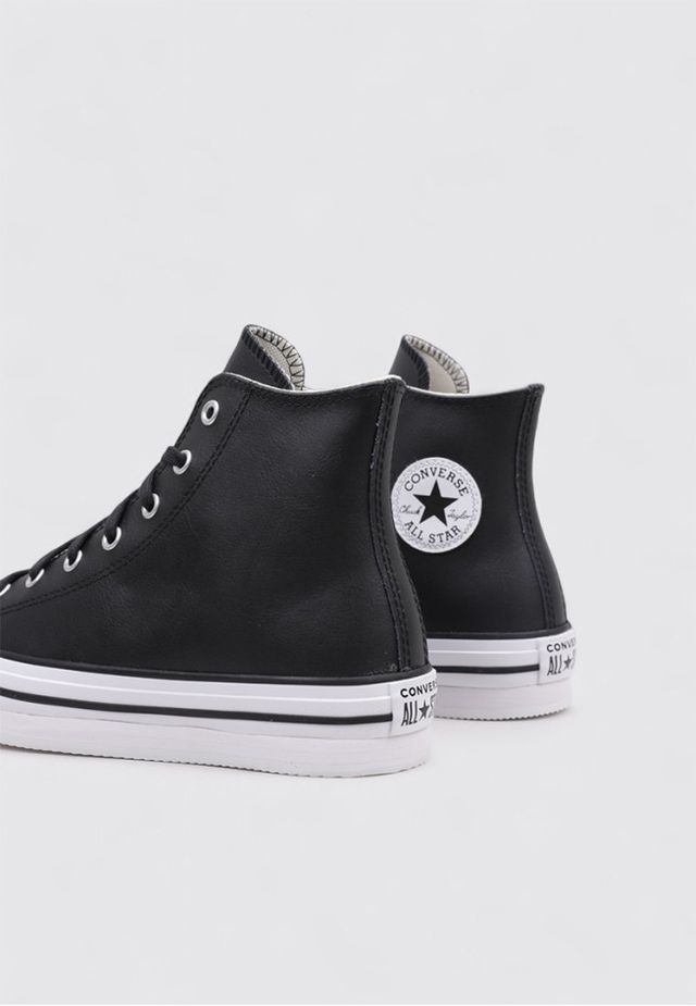 Converse de cuero. A ESTRENAR