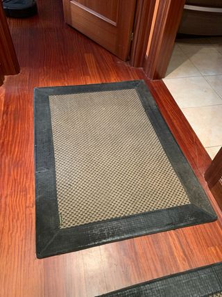 Tappeto beige e nero in tessuto e juta