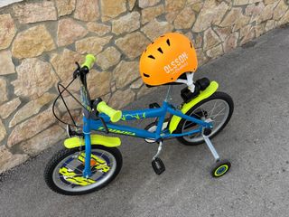 Bicicleta infantil azul y verde