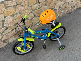 Bicicleta infantil azul y verde