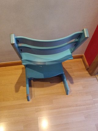 Silla Stokke Trona color azul turquesa