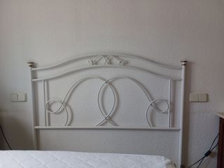 Cabecero metálico cama 135 cm blanco y dorado