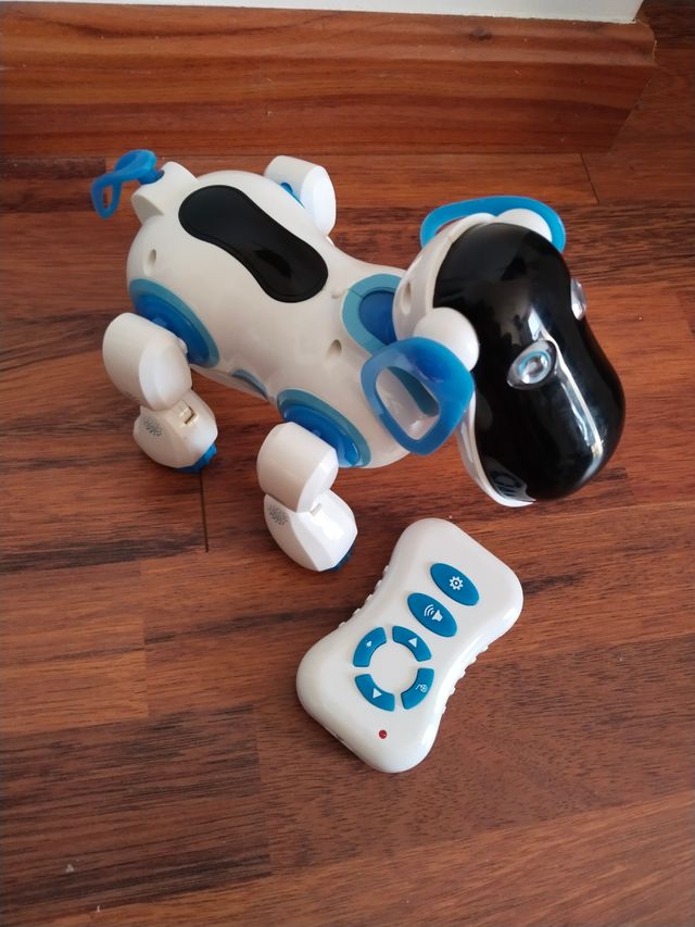 Perro robot interactivo con mando