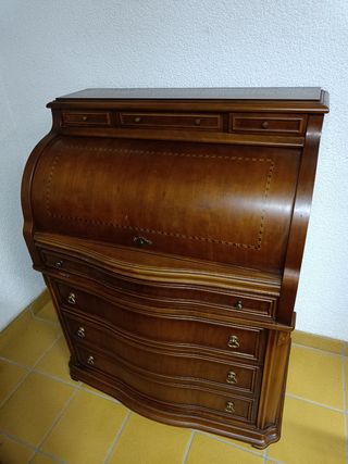 Escritorio clásico de madera y piel