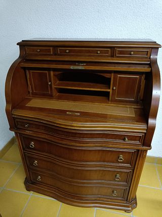 Escritorio clásico de madera y piel