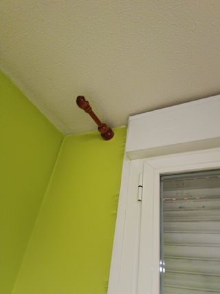 Barra de cortina de madera.