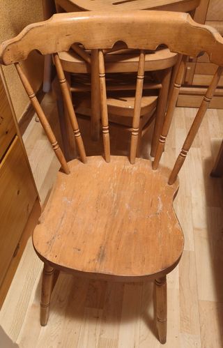 Silla de madera antigua