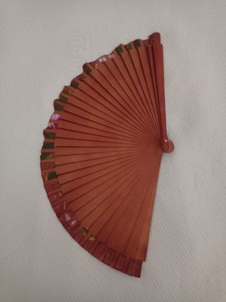 Abanico de madera pintado a mano