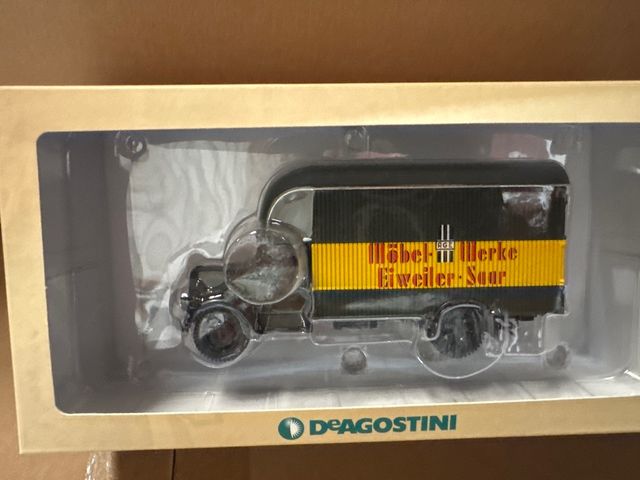 Camión 1/43 Möbel Werke