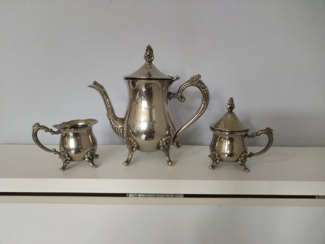 Juego de café decorativo de metal plateado