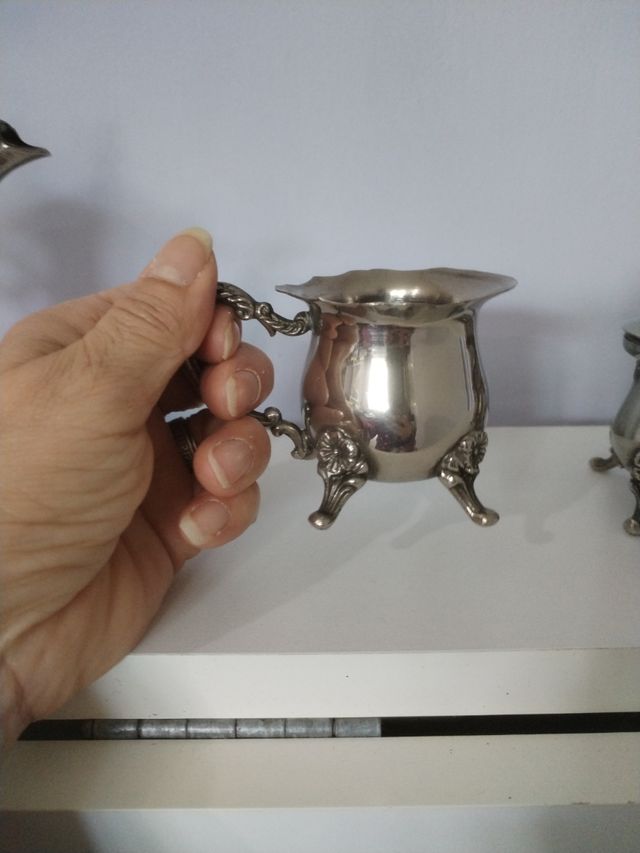 Juego de café decorativo de metal plateado