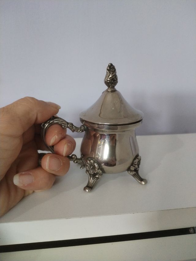 Juego de café decorativo de metal plateado