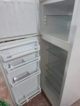 Nevera Liebherr blanca