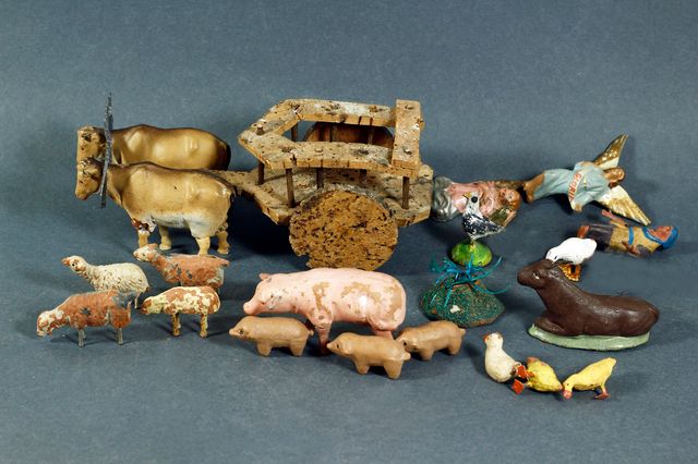 MÁS DE 26 FIGURAS, PIEZAS, EN BARRO, PARA BELÉN.