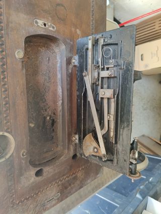 Máquina de coser muy antigua WERTHEIM
