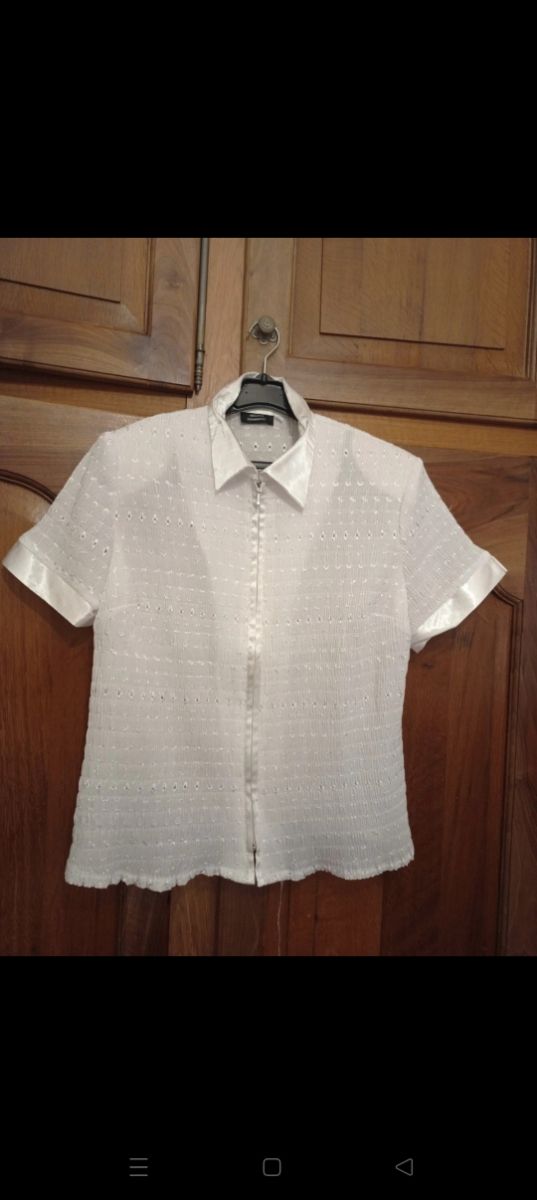 Camisa blanca manga corta con cremallera