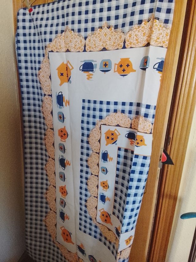 Mantel cuadrado tela azul y naranja. Nuevo