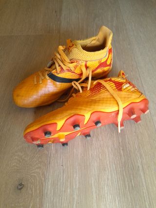 Botas de fútbol/rugby con tacos para niños