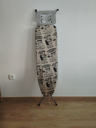 Tabla de planchar con diseño vintage