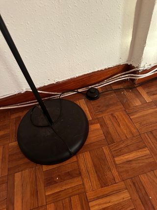 Lámpara de pie beige y negra