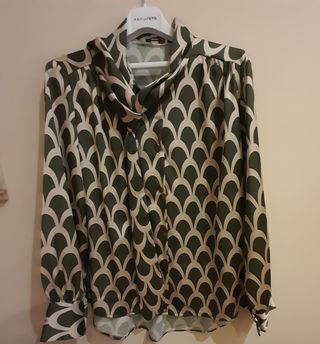 Blusa motivos verde y beig Made in Italy