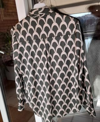Blusa motivos verde y beig Made in Italy