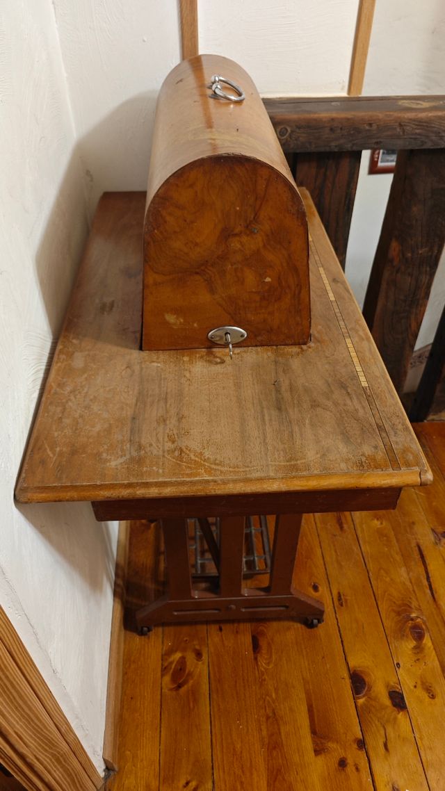 Máquina de coser Alfa antigua