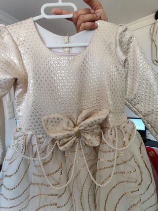 Vestido niña dorado y blanco 96cm