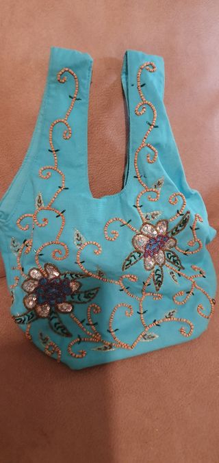 Bolso Turquoise con Flores Bordadas