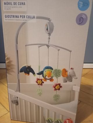 Móvil de cuna musical con figuras