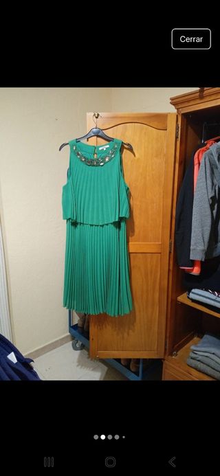 Vestido de fiesta verde con pedrería