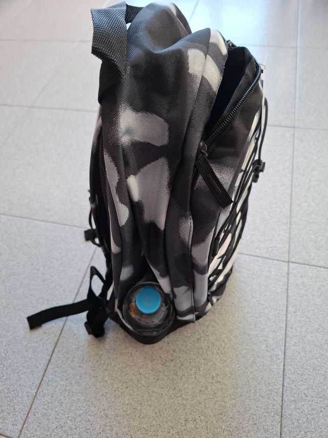 Mochila Nike Negra y Blanca