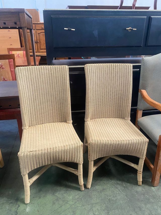 2 Sillas de Mimbre Beige