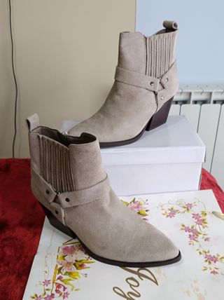 Botines camperos beige talla 38