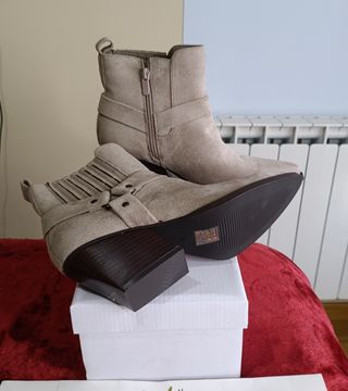 Botines camperos beige talla 38