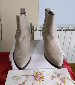 Botines camperos beige talla 38