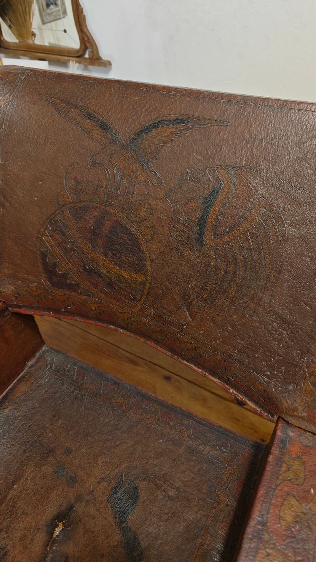 Sillón Frailero de cuero.