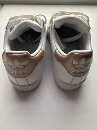 Adidas Superstar Blancas y Doradas